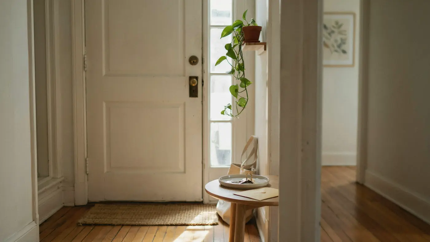 Porte interieure dans un appartement, image de secret familial