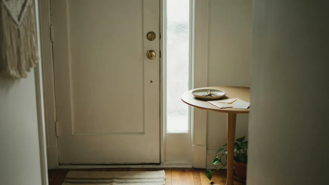 Porte interieure, image sobre de violences sexuelles