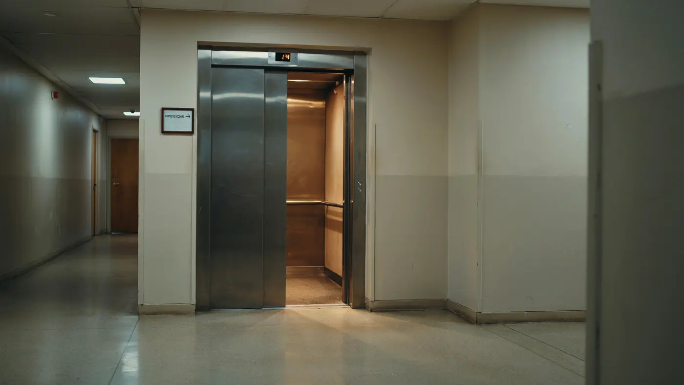 Ascenseur vide, image de violences sexistes et sexuelles